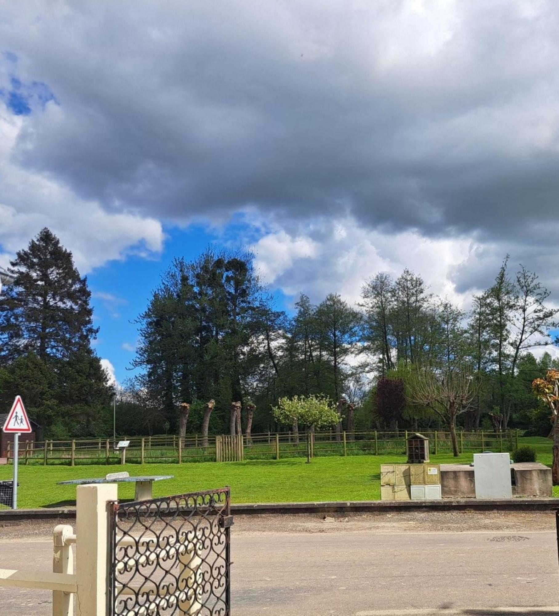 Au Clair Matin Sur L'Yeres Villa Sept-Meules Exterior photo