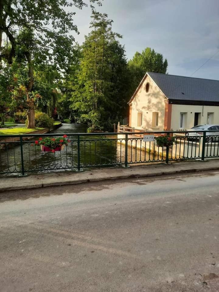 Au Clair Matin Sur L'Yeres Villa Sept-Meules Exterior photo
